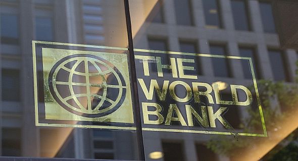 البنك الدولي يخفض توقعاته بنمو الاقتصاد العالمي
