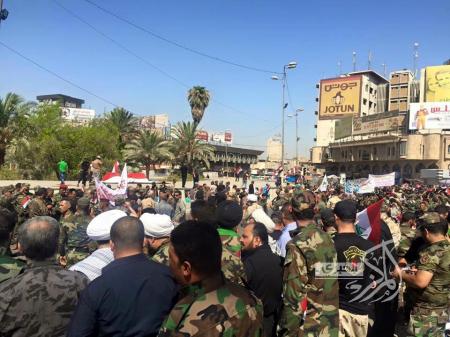 مئات من عناصر الحشد الشعبي يتظاهرون للمطالبة بصرف رواتبهم