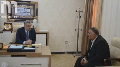 محافظ الانبار يبحث مع قائد عملياتها سير العمليات العسكرية في المحافظة