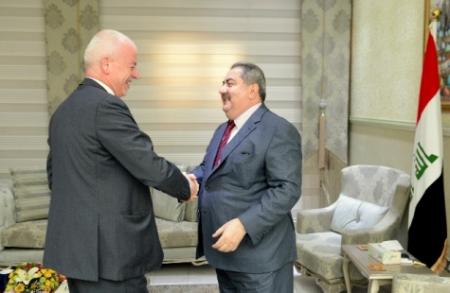 زيباري يبحث مع شركة [ايني] النفطية زيادة انتاج العراق