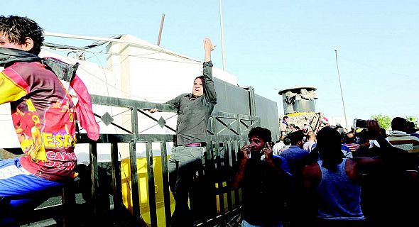 سياسيون يدعون لـ {ضبط النفس والحفاظ على المال العام»
