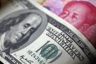 الدولار يرتفع مع تأهب المتعاملين لرفع أسعار الفائدة الأميركية