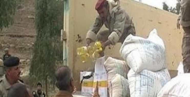 وزارة الهجرة تدخل حي الانتصار في الموصل وتوزع المساعدات الغذائية للعوائل استجابة للحاجة الانسانية