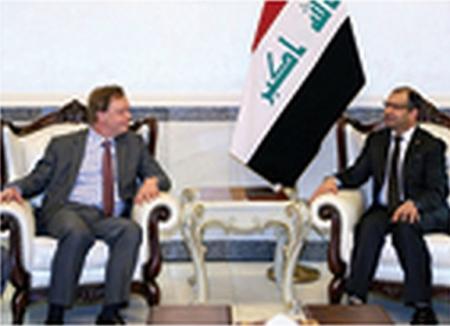 الجبوري وبيكر يبحثان الوضع السياسي في المنطقة
