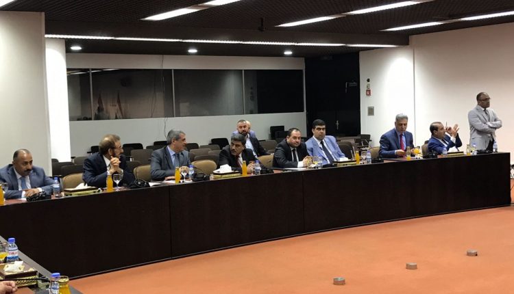 بالصور.. اجتماع رئيس السن مع قادة الكتل النيابية او من يمثلهم في القاعة الدستورية