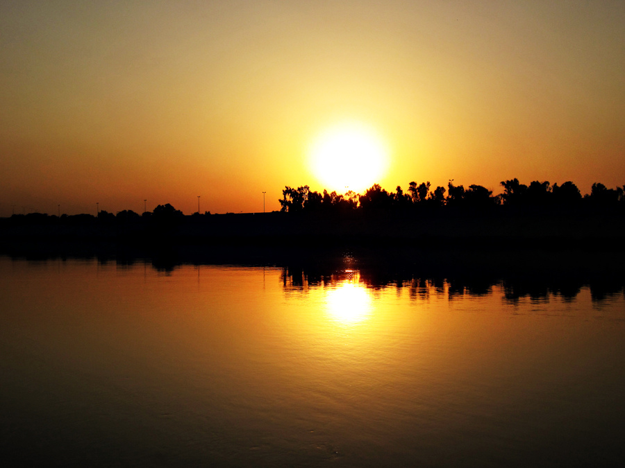 الغروب من على ضفاف نهر دجلة