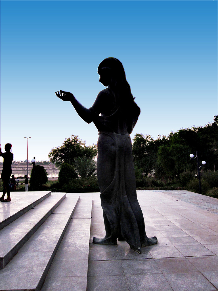 تمثال شهرازد في شارع ابو نؤاس