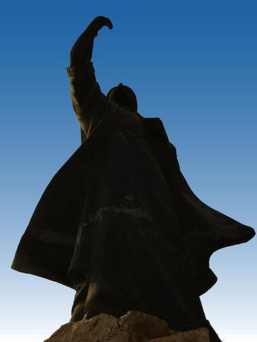 تمثال المتنبي