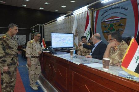 العبادي يزور مقر العمليات المشتركة ويشيد بالانتصارات المتحققة في الانبار