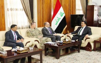 وزير الدفاع يبحث مع السفير الأمريكي سبل التعاون والتنسيق الأمني بين بغداد وواشنطن