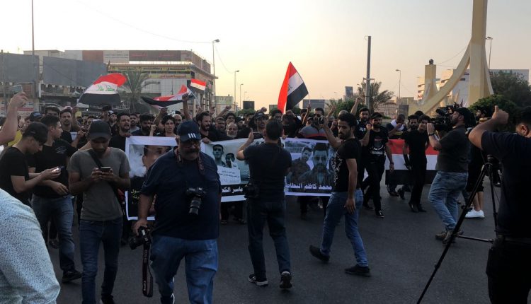 بالصور.. انطلاق تظاهرة في البصرة للمطالبة بالخدمات