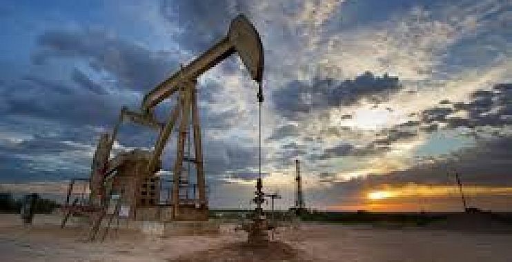 أسعار النفط عند أعلى مستوى منذ الشهر الماضي