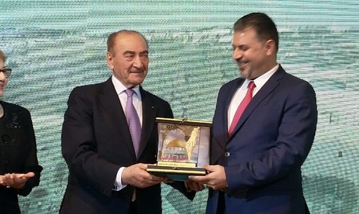 شبكة الاخبار العربية Anbتمنح رئيس شبكة الاعلام العراقي درع التميز والابداع الاعلامي