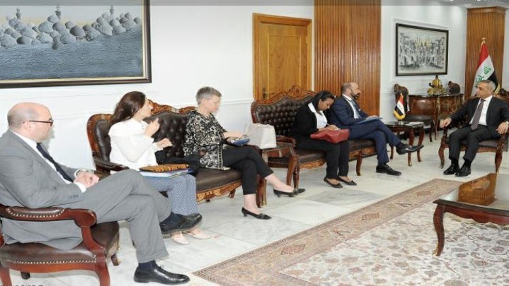 القاضي زيدان يبحث مع وفد يونامي قرار مجلس الأمن (2379) حول جرائم داعش