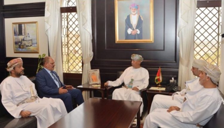 اللامي يبحث مع مستشار السلطان قابوس سبل تكريس الاعلام العربي لإشاعة السلام في المنطقة