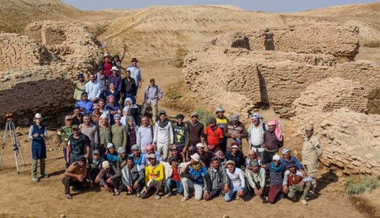 علماء اثار بريطانيون يساعدون العراق على استعادة ارثه القديم الذي دمره داعش الارهابي