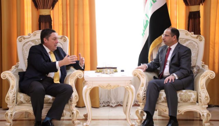 الجبوري يبحث مع السفير البريطاني ملف تشكيل الحكومة المقبلة