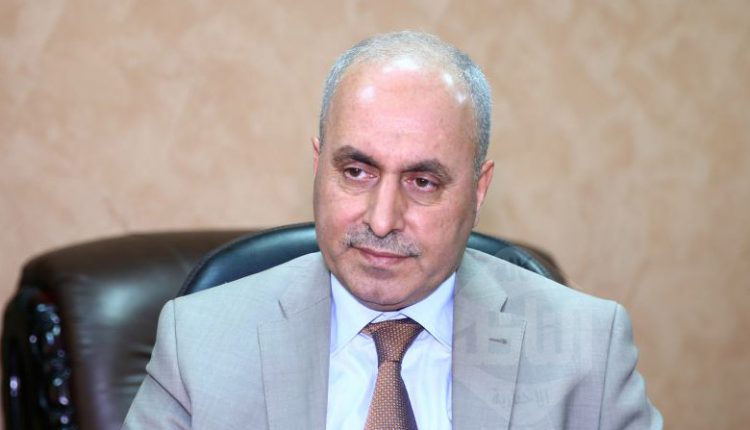 الحكومة تعمل بوتيرة عالية لانجاز المشاريع الخدمية وتوفير التخصيصات المالية