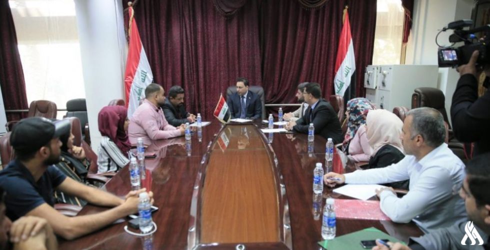 الكعبي يدعو الوزارات للالتزام بالنسبة المقررة لتشغيل العمالة المحلية في المشاريع الاستثمارية