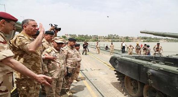وزير الدفاع يحضر تمرين نصب الجسر العائم IRB لعبور الدبابات والآليات العسكرية الثقيلةبين ضفتي نهر دجلة
