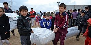 وصول وجبة جديدة من الشاحنات محملة بالمواد الغذائية لاهالي المدن المحررة في الموصل