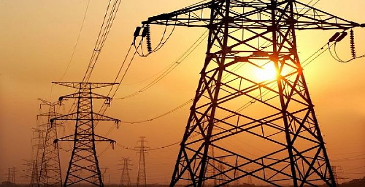 ابرام اول عقدين لنصب وتشغيل اربع محطات كهربائية شمسية في المثنى والنجف الأشرف
