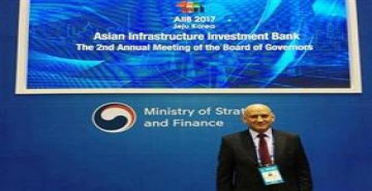 العراق يؤكد رغبته في الانضمام الى البنك الاسيوي للاستثمار في البنية التحتية
