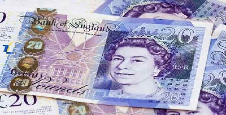 الإسترليني يتراجع إلى أدنى مستوى بإنتظار قرار أسعار الفائدة