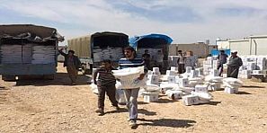 توزيع مساعدات غذائية وإنسانية على النازحين في مخيمات حسن شام والخازر وجم كور