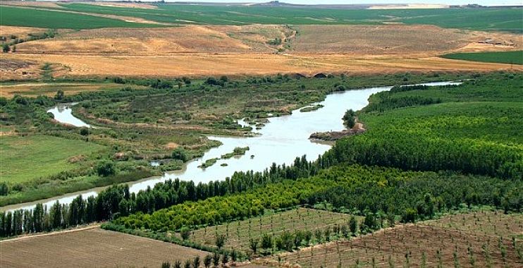 وزيرالموارد المائية يؤكد على ضرورة تكاتف الجهود لعبور هذه المرحلة القاسية المتمثلة بالجفاف