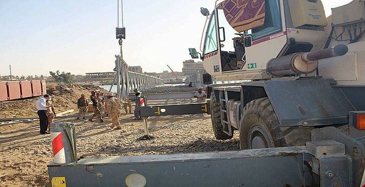 المباشرة باعادة الجسر الرابط بين ناحية ربيعة ومنطقة الكسك في الموصل