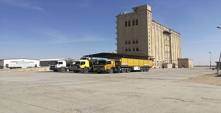 شحنة من الحنطة المستوردة تصل الى سايلو المثنى